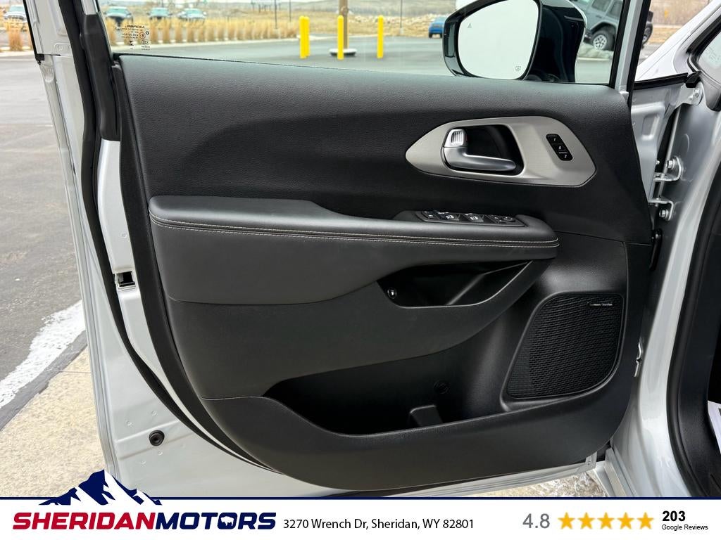 2024 Chrysler Pacifica Hybrid Premium S Appearance Pkg