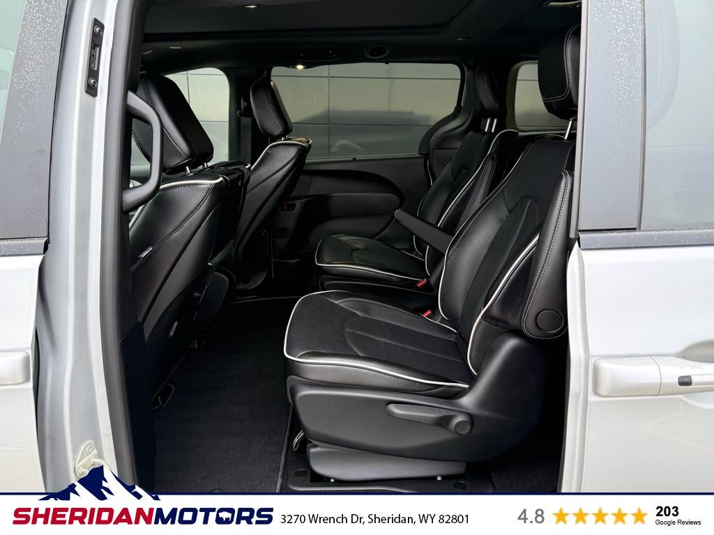 2024 Chrysler Pacifica Hybrid Premium S Appearance Pkg