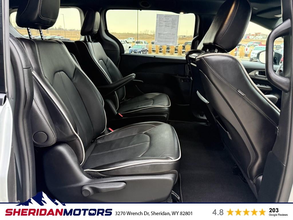 2024 Chrysler Pacifica Hybrid Premium S Appearance Pkg