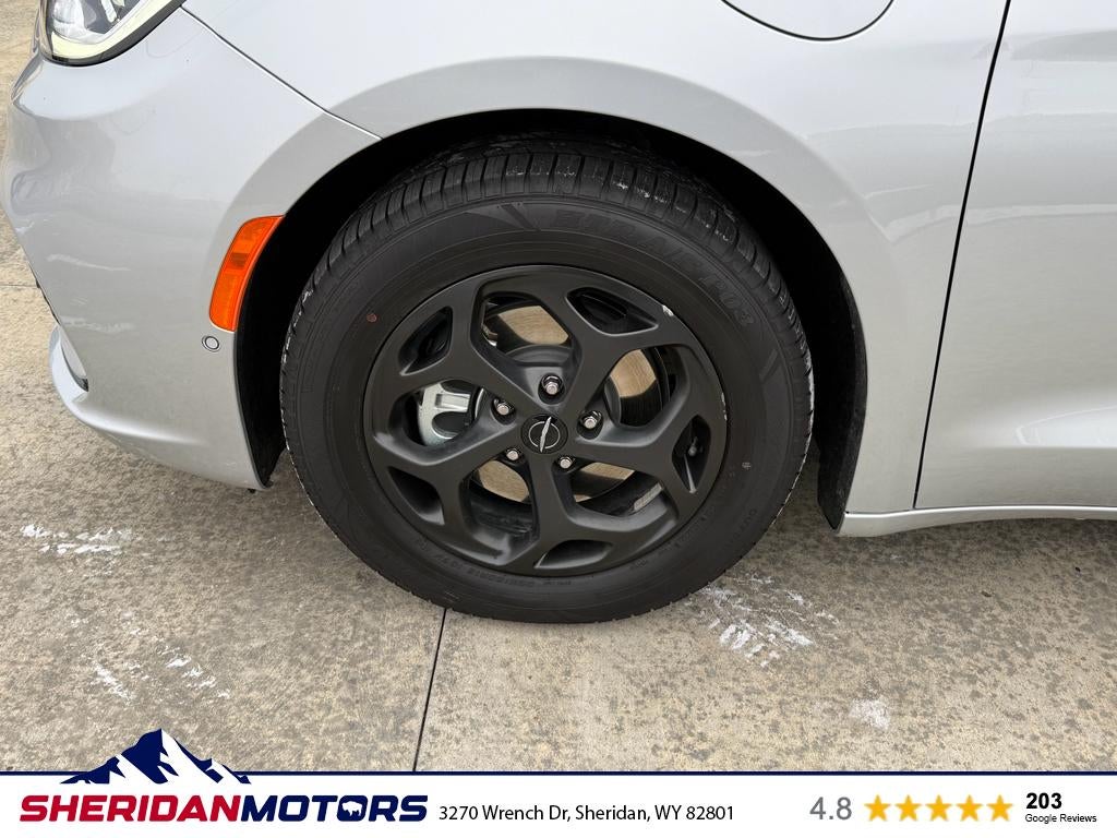2024 Chrysler Pacifica Hybrid Premium S Appearance Pkg